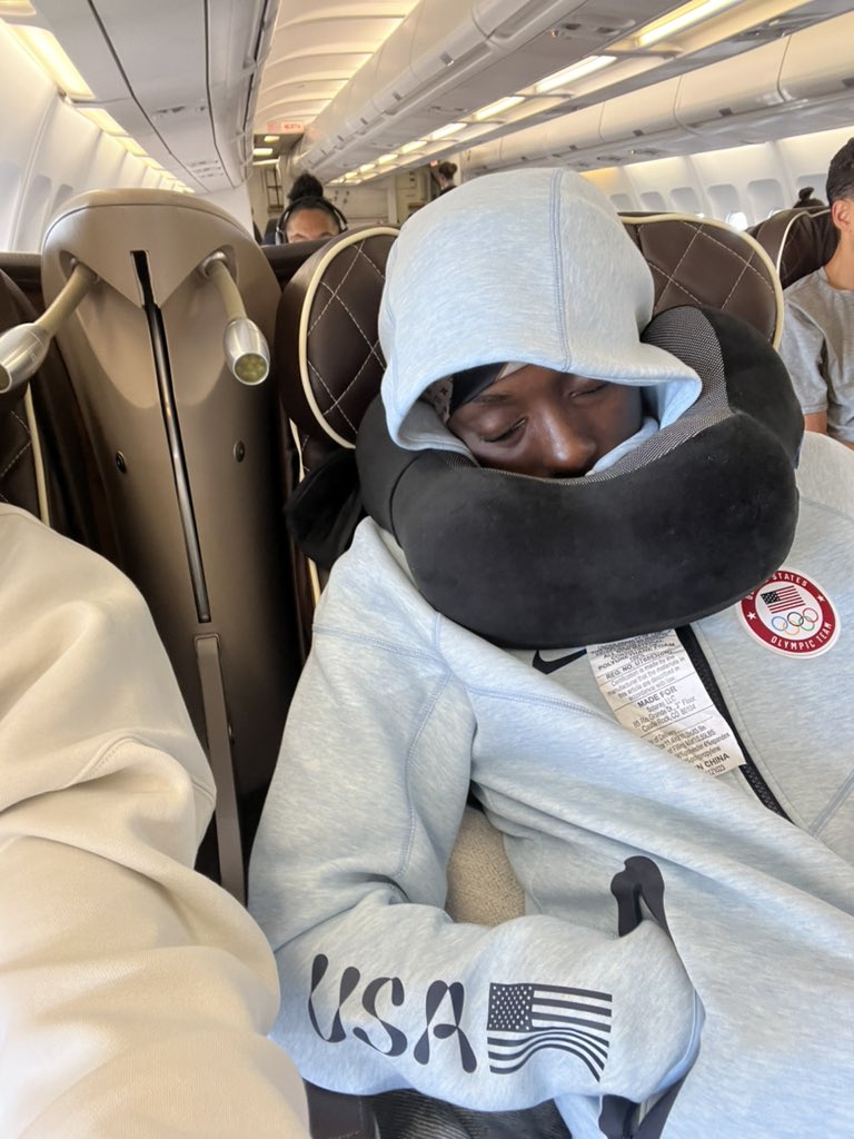 ThAT BISSHH tired lol ✌🏼 Paris