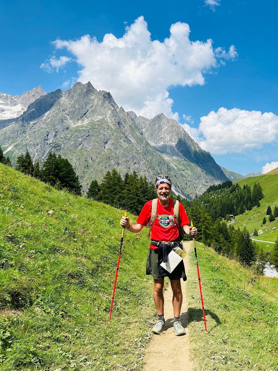 headintothewild's tweet photo. Tour de Mont Blanc day 5
Courmayeur to Champex-Lax
Trekked from Italy into Switzerland
3000ft of climb to 8500ft
Amazing scenery https://t.co/jiIlo9S383