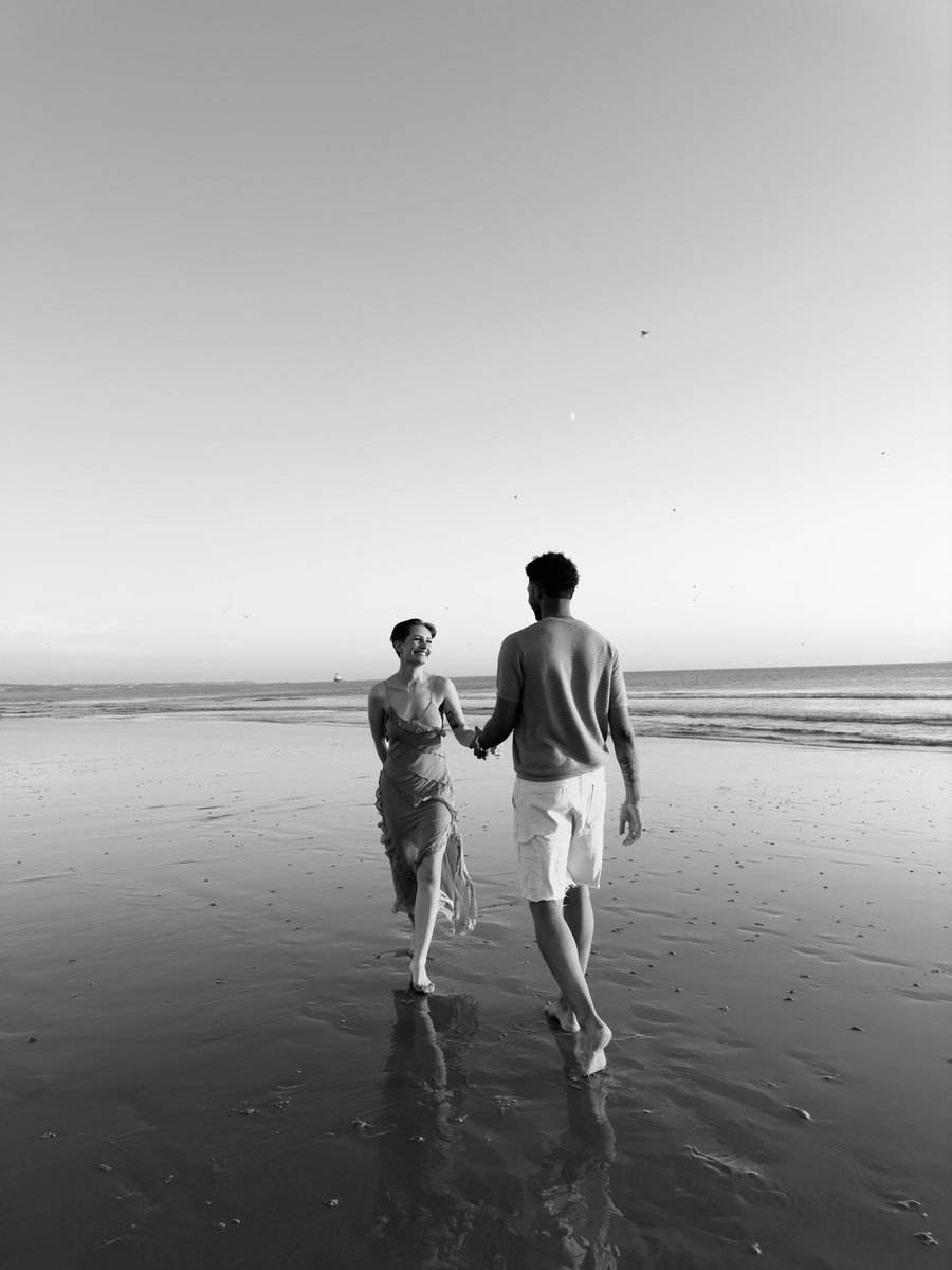 xaxness's tweet photo. on a shoot à la plage 🥹 https://t.co/4mWhRu6X4K