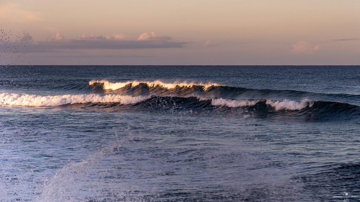 Kifix_photo's tweet photo. Sunset surfing in the Caribbean. Anse Salabouelle, Guadeloupe.
#surf #surfing #surfphotos #Guadeloupe #gwada #lemoule #surfphotography #loveguadeloupe #caribbean #caraibes #surfguadeloupe #shortboard #sunset #surfingfrance #sunsetsurf https://t.co/qV2aR0zVJy
