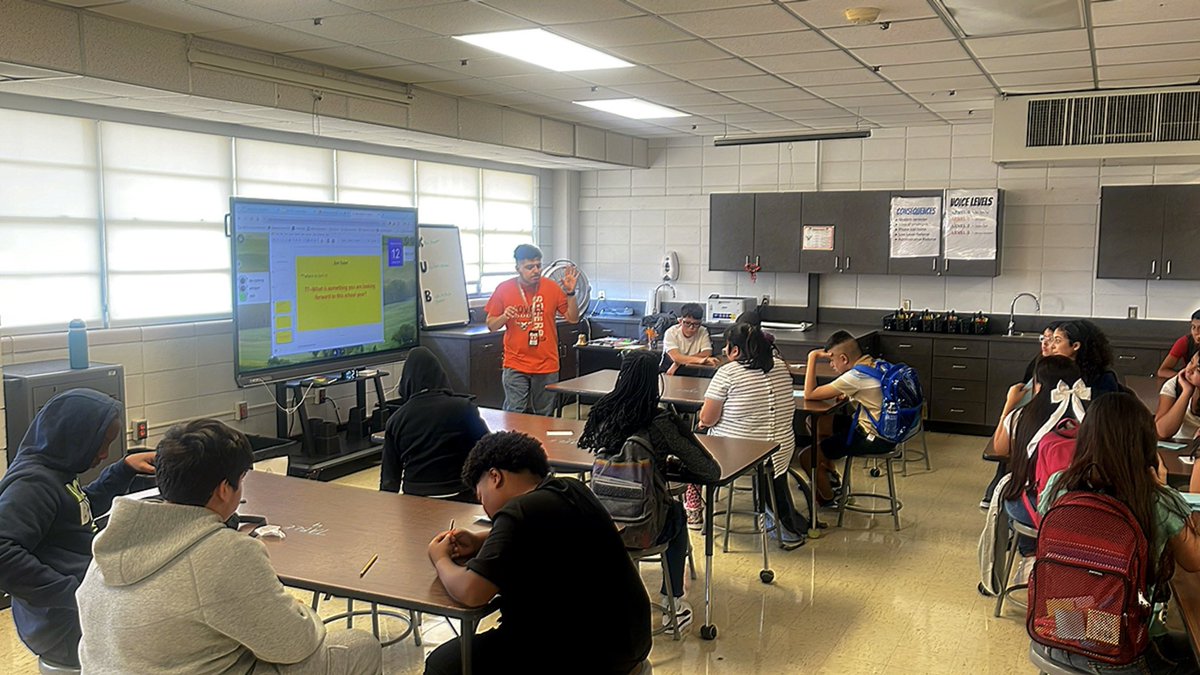 DrCrystalWatson's tweet photo. Great first day systems and practices @StovallMS_AISD Day 1 is off to the strongest start ever!!
#teamONESECONDtonone
#elevatingessentialsofexcellence
#FOCUS🎯 https://t.co/WkAk2fJMOS