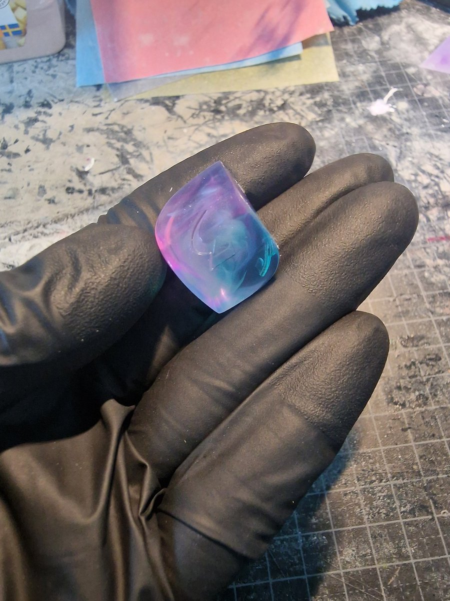 XtrterrestrialL's tweet photo. I'm so excited about this set! Right out of the mold here so they need a bit of sanding and polishing before being done! And inked, off course. This set is inspired by, and going to be named after my friend @MechaSilver 's drow warlock dnd oc, Jedait ✨️🩵🩷🌙🌌 ✨️ https://t.co/O4ldLYGSdT