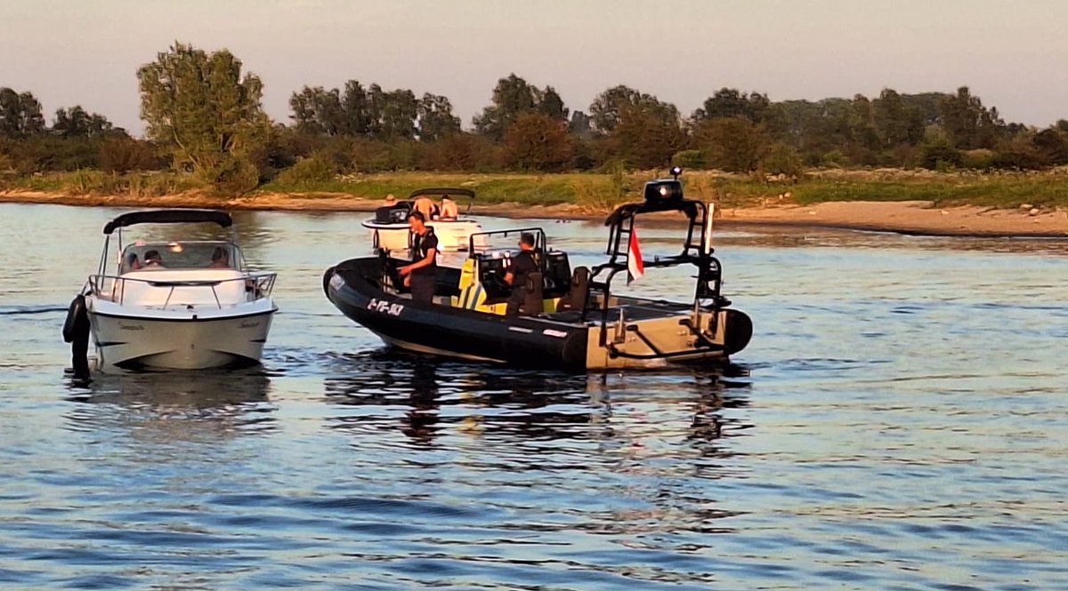 ☀️🌡️ Vandaag een late dienst op Neder-Rijn en Lek met de RWS44 en RR913. Veel recreatie op het #water. Vandaag veel mensen aangesproken op de regels omtrent #waterskiën. Meer info over snelvaren en waterskiën 📲 varendoejesamen.nl/nieuws/snel-en… <a href="/Rijkswaterstaat/">Rijkswaterstaat</a>