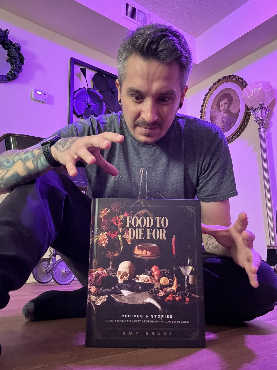 urbaninvestiga's tweet photo. Whoβs ready to get cookin?!
@amybruniβs new cook book βFood to Die forβ features recipes inspired by stories linked to Americas most legendary haunted places.
#foodtodiefor #amybruni #cooking #vegetablesoup #waverlyhills #kentuckyliving #haunted #paranormal #urbaninvestigator https://t.co/qNGd9DyvCc