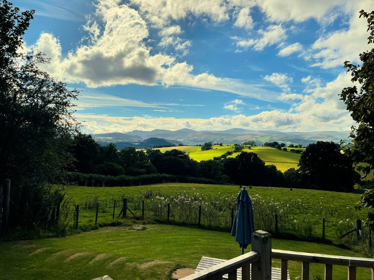 DrewK's tweet image. I can think of worse views to wake up to. instagr.am/p/C-lYeu1iNC7/