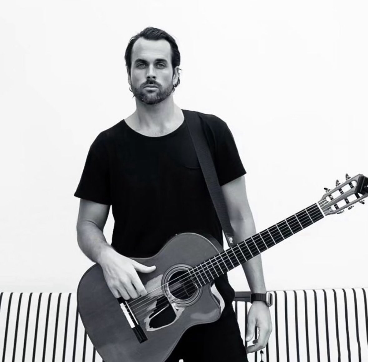 Happy Industry Mondaze from <a href="/Lulus_Waikiki/">Lulus Waikiki</a>. We hav Tad Jennings performing live from 6 pm - 9 pm. Afterward, we’ll transform into a nightclub from 10 pm - 2 am with DJ #DizzyX. As a special treat, we offer half off on food and drinks all day for our fellow indy family! #Aloha 🥳