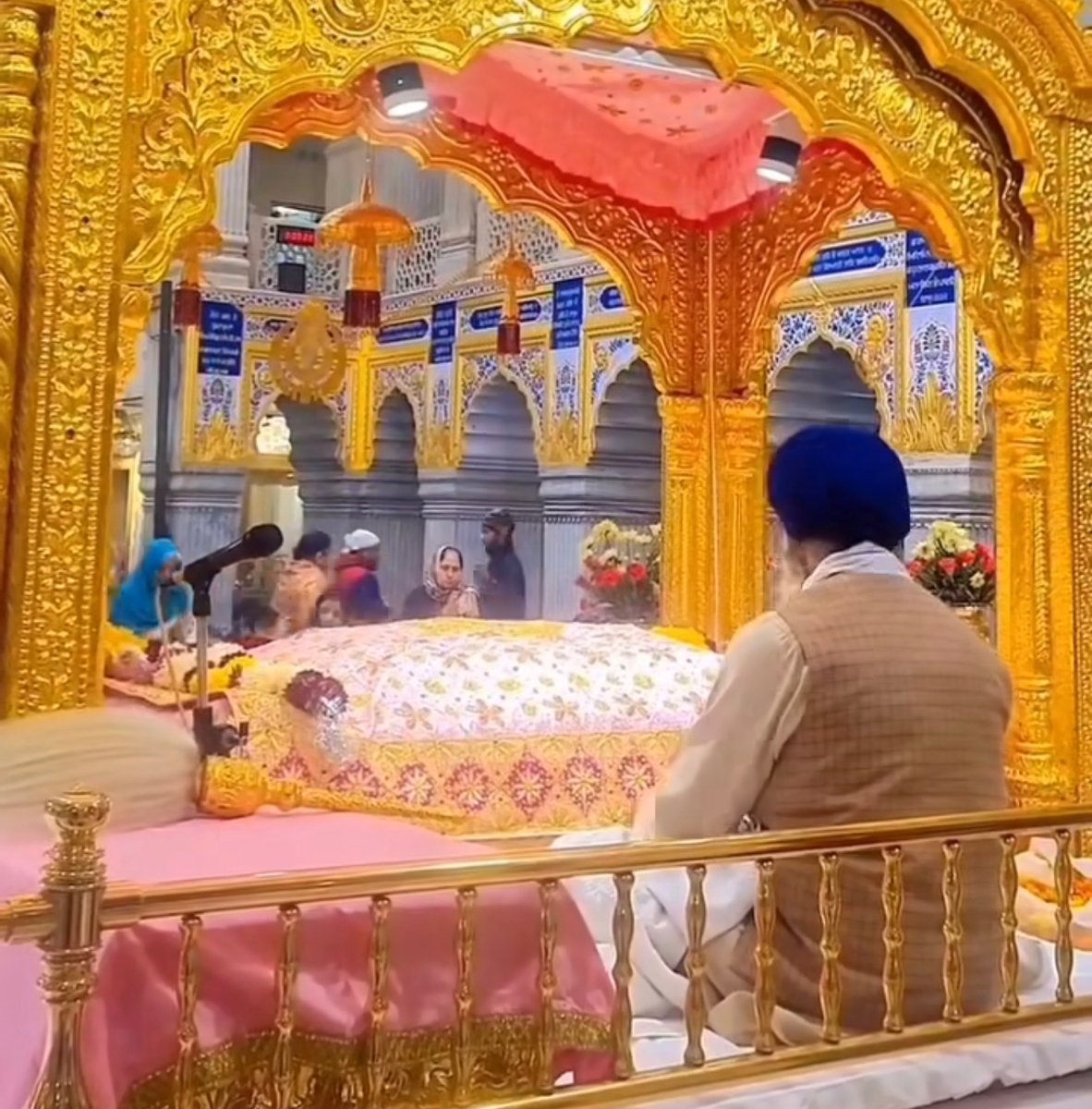 jatti__AK47's tweet photo. ਬ੍ਰਹਮ ਗਿਆਨੀ ਕੈ ਮਨਿ ਹੋਇ ਪ੍ਰਗਾਸੁ ॥ 
ਜੈਸੇ ਧਰ ਊਪਰਿ ਆਕਾਸੁ ॥ 
ਬ੍ਰਹਮ ਗਿਆਨੀ ਕੈ ਮਿਤ੍ਰ ਸਤ੍ਰੁ ਸਮਾਨਿ ॥ 
ਬ੍ਰਹਮ ਗਿਆਨੀ ਕੈ ਨਾਹੀ ਅਭਿਮਾਨ ॥ 

 ਵਾਹਿਗੁਰੂ ਜੀ 🙏😇 https://t.co/HRRh0LmeIw