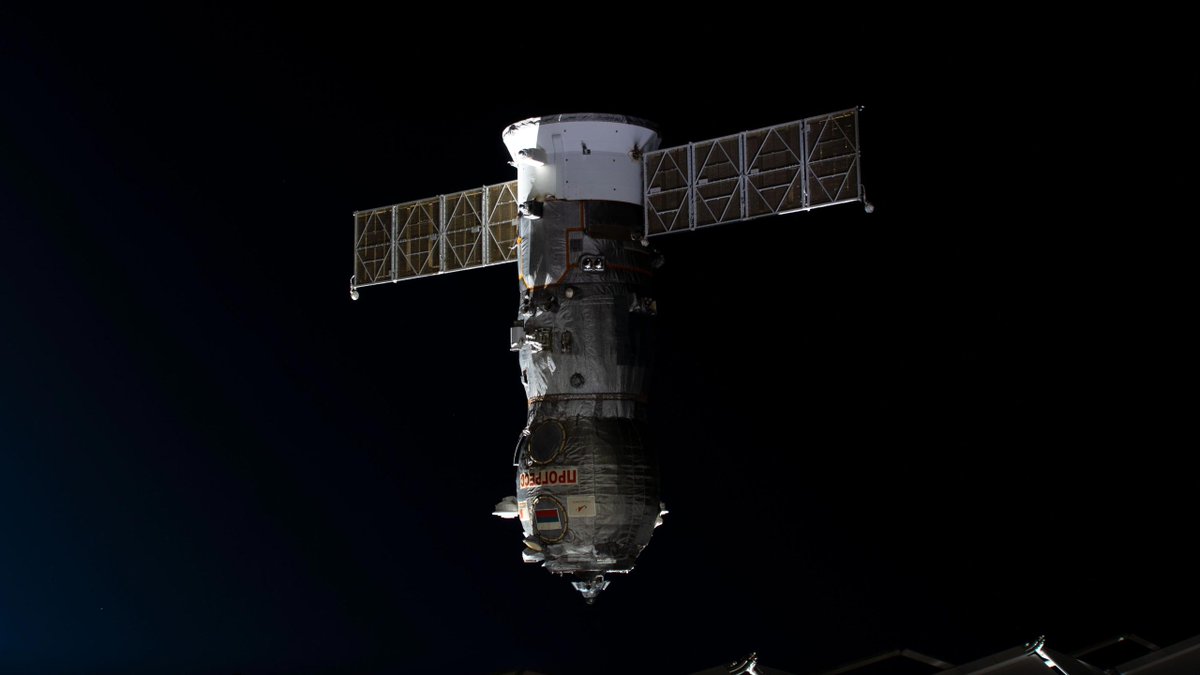 katlinegrey's tweet photo. The undocking of #ProgressMS26 will take place tonight at 01:50 UTC. There will be a stream on YouTube: https://t.co/HWldLcu7GG https://t.co/BIB5UcrLWA