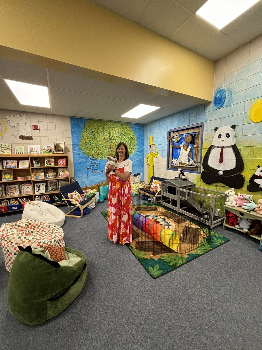 First day of school &amp; the new reading corner in the library is ready for readers! ❤️📚 <a href="/LrsdMedia/">LRSD Library Media Specialists</a> <a href="/JeffersonlrPta/">JeffersonLR PTA</a>