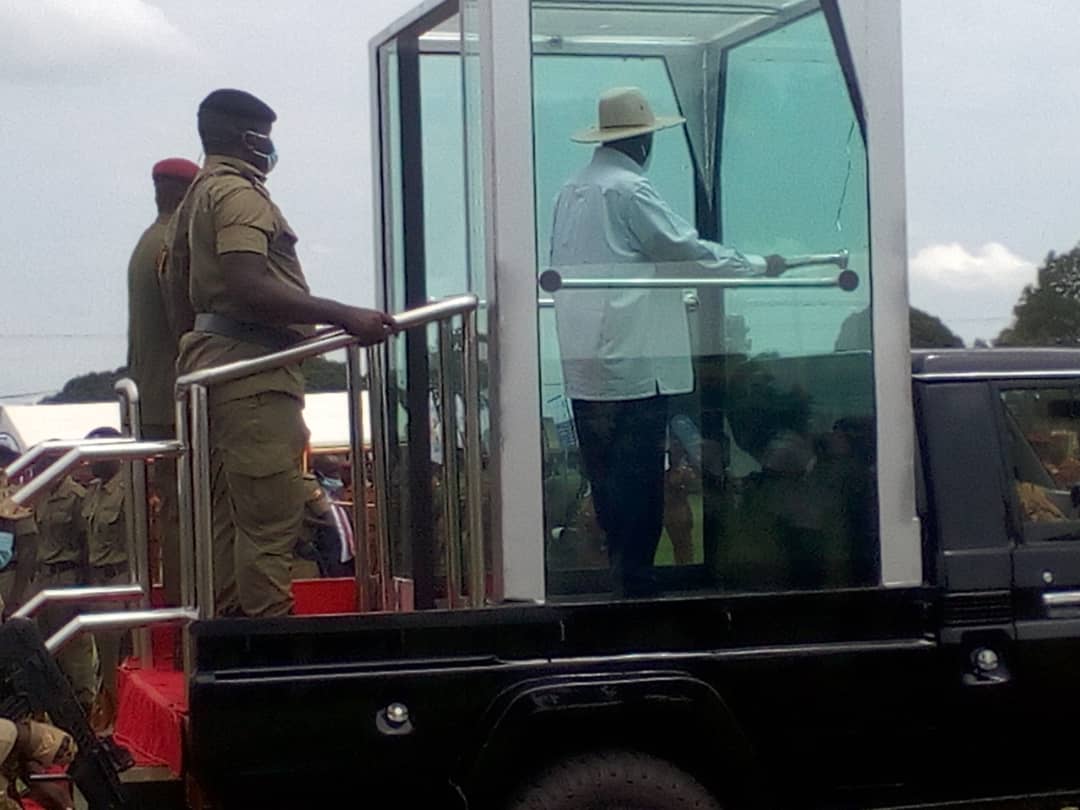 ChidiOdinkalu's tweet photo. My Oga-friend from b4 b4, @KagutaMuseveni, has finally acquired a #PopeMobile. It took him nearly 4 decades in power to end up like Joseph Kony - believing he has #BabaGod on #SpeedDial!😅 https://t.co/Ji8CkwqEz9
