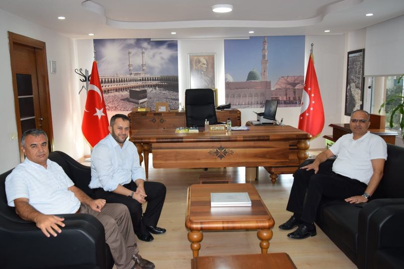 MÜFTÜ YİĞİT'E HAYIRLI OLSUN ZİYARETİ
Erdemli ilçe Müftüsü olarak göreve başlayan İbrahim Yiğit’i Erdemli İlçe Milli Eğitim Müdürü Yusuf Açıkyörük ziyaret ederek hayırlı olsun temennisinde bulundu.