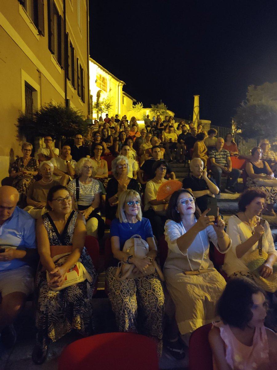 Meravigliosa serata con <a href="/_CarlaQ_/">Carla Q. Corsi</a> a Sora.
Morte inutile di un polpo.