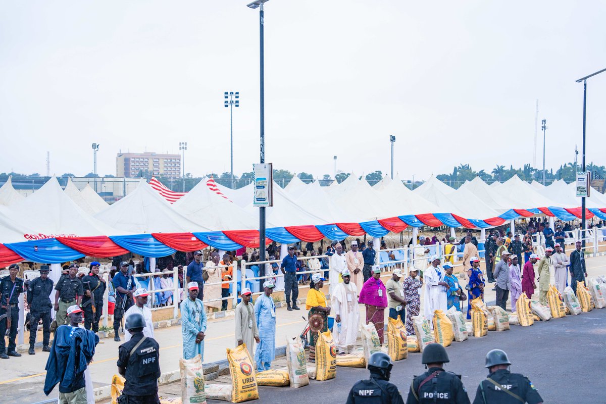 ubasanius's tweet image. In the livestock sub-sector, we successfully vaccinated animals and provided pre-exposure vaccinations to various veterinary and community workers. Furthermore, we recently launched a comprehensive vaccination campaign against Anthrax and other Transboundary Animal Diseases…