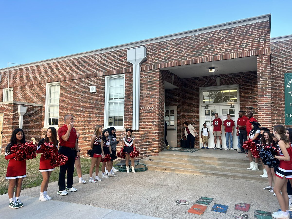 PrestonHollowES's tweet photo. Happy 1st Day of School!! Welcome back, PHE! ✨🍎✏️ We're ready to Level Up and Make It Happen!!! Excited for a wonderful 24-25 School Year! 😁 @TbrandtTom https://t.co/V4AP8gKFyY