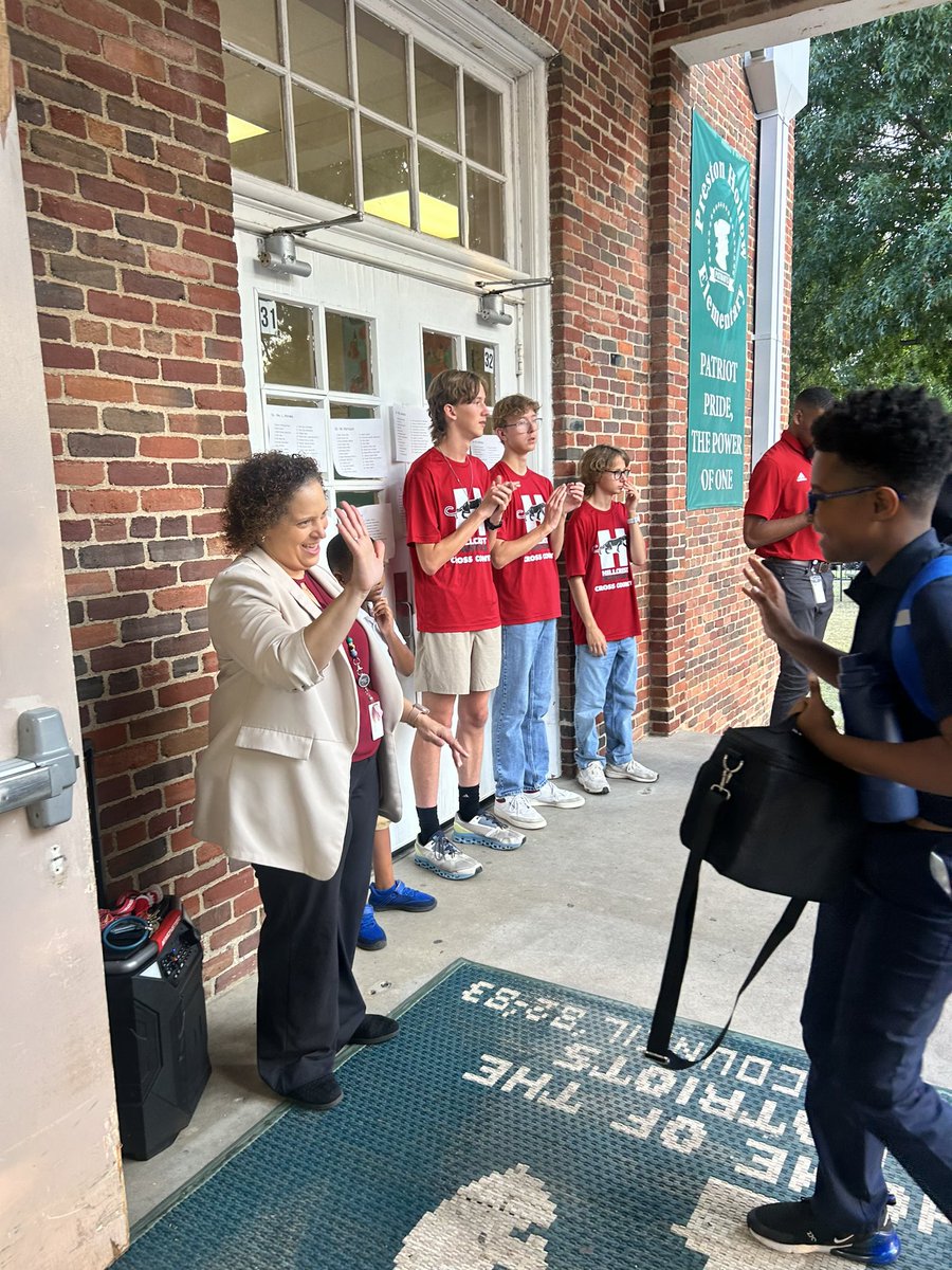 PrestonHollowES's tweet photo. Happy 1st Day of School!! Welcome back, PHE! ✨🍎✏️ We're ready to Level Up and Make It Happen!!! Excited for a wonderful 24-25 School Year! 😁 @TbrandtTom https://t.co/V4AP8gKFyY