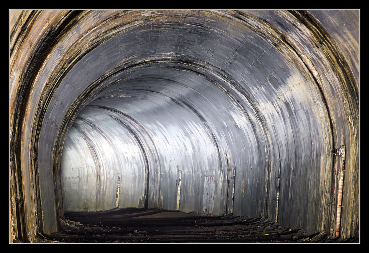 The northern part of Glenfarg South Tunnel curves slightly so I stood at the south end and captured the curve at 250mm.