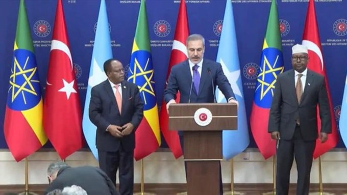 Wada hadalkii waa burburay 
#Maamulka #xasan #shikh ayaa codsay  labo qodob oo kala ah 1:- in #Ethiopia ka labato #MOU ay la gashay JSL. 2:- inay aqoonsato in #Somaliland ay ka tirsan tahay #Somalia labadaba waxaa diiday #Ethiopia . Taasi waxay keentay inan labad wefti is arag