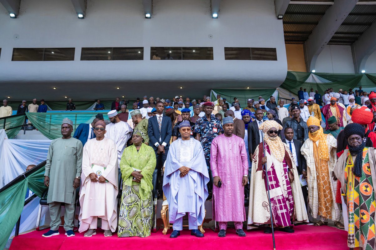 ubasanius's tweet image. In a bid to empower our farmers and re-energize the agricultural sector in Kaduna State, I flagged off the distribution of 500 trucks (about 15,000 metric tonnes) to farmers across Kaduna State. 240,000 bags will be distributed to 120,000 smallholder farmers  for free. 

The…