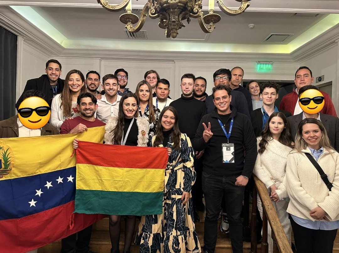 TAMARA_SUJU's tweet photo. #JuventudCASLA Culminó el 9no. Encuentro Anual de Juventud CASLA en Buenos Aires #Argentina donde jóvenes de varios países latinoamericanos compartieron por 4 días con expertos  en distintos temas como Democracia,  DDHH, Seguridad Hemisferica, procesos electorales, activismo,  etc.   Gran encuentro, maravillosos jóvenes!