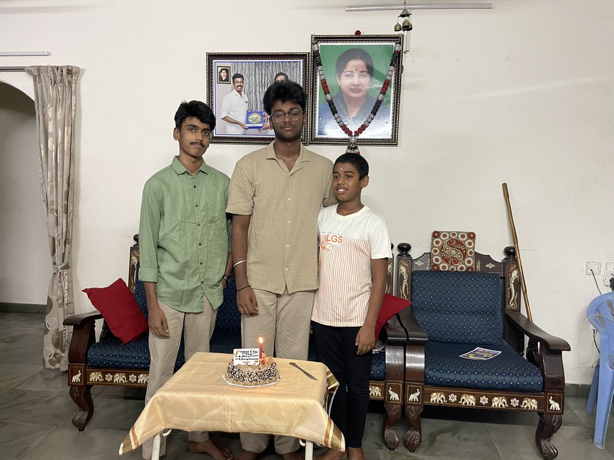 Babumurugavel's tweet photo. எங்களது மகன் மாஸ்டர் ம. பா. நரேஷ்மன் அவர்களின் அகவை திருநாள் மனம் நிறைந்த மகிழ்ச்சியோடு வாழ்த்துங்கள் வளரட்டும் https://t.co/Y3q6CHybVn