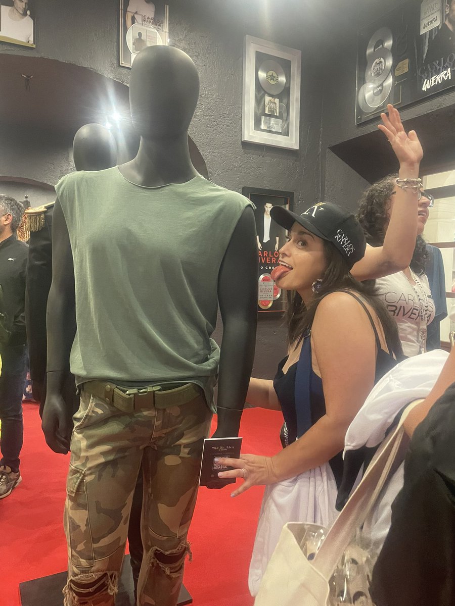 Tuly03's tweet image. Así cuando veo al @_CarlosRivera 
Unas poquitas de la #ExpoRiverista 
#CarlosRiveraXX 
Viernes 9 de agosto 
20 años y los que nos faltan! 🥰 
Mientras tú no dejes de cantar, yo no dejo de seguirte.
Y lo hemos cumplido 20 años 🥰