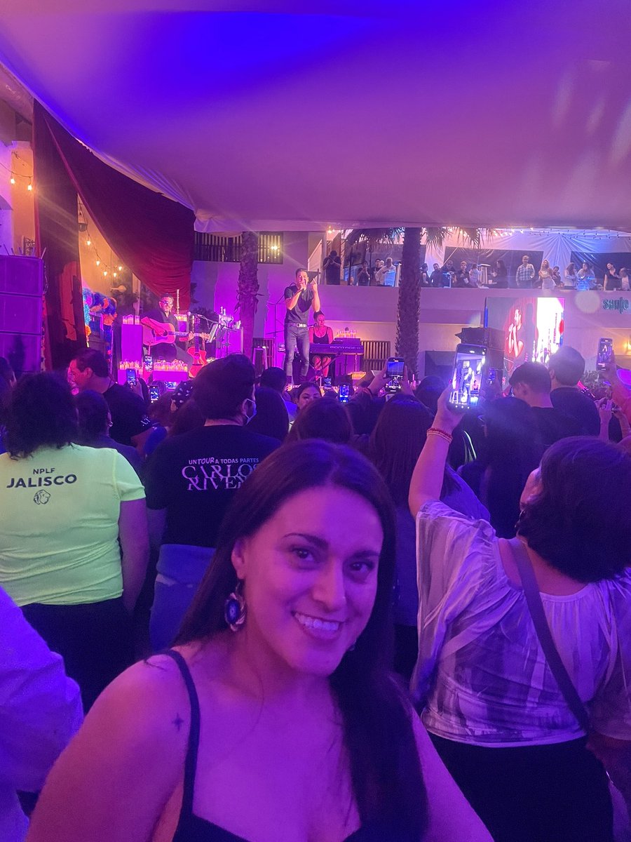 Tuly03's tweet image. Así cuando veo al @_CarlosRivera 
Unas poquitas de la #ExpoRiverista 
#CarlosRiveraXX 
Viernes 9 de agosto 
20 años y los que nos faltan! 🥰 
Mientras tú no dejes de cantar, yo no dejo de seguirte.
Y lo hemos cumplido 20 años 🥰