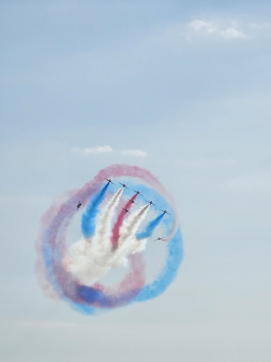 rywilson12's tweet photo. We had fantastic time at the Blackpool Airshow yesterday! Great to see @rafredarrows for their 60th display season #FamilyTime #SummerHolidays #RoadTrip #Blackpool #Airshow #RedArrows https://t.co/QKQt6yTq1G