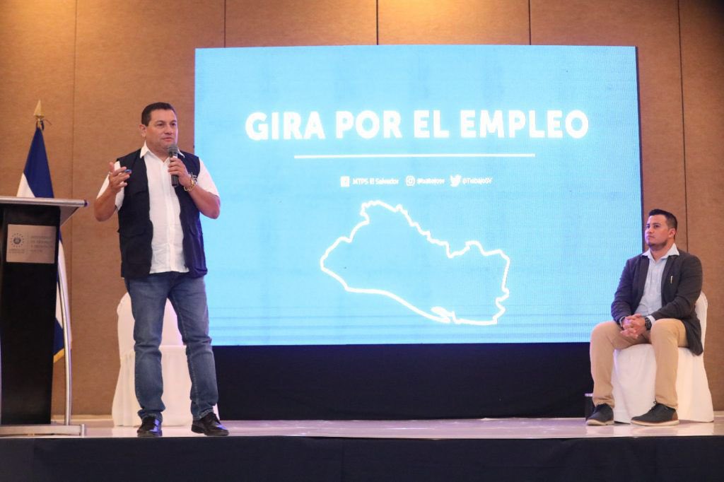 🇸🇻 ROLANDO CASTRO ANUNCIA QUE EN PRÓXIMOS DÍAS INICIARÁ EL PROGRAMA GIRA POR EL EMPLEO

El Ministro de <a href="/TrabajoSV/">Ministerio de Trabajo</a>, <a href="/RolandoCastroSv/">Rolando Castro</a>, informó que, en los próximos días, iniciará el programa Gira por el Empleo, el cual busca unir esfuerzos con el sector privado, para ofrecer