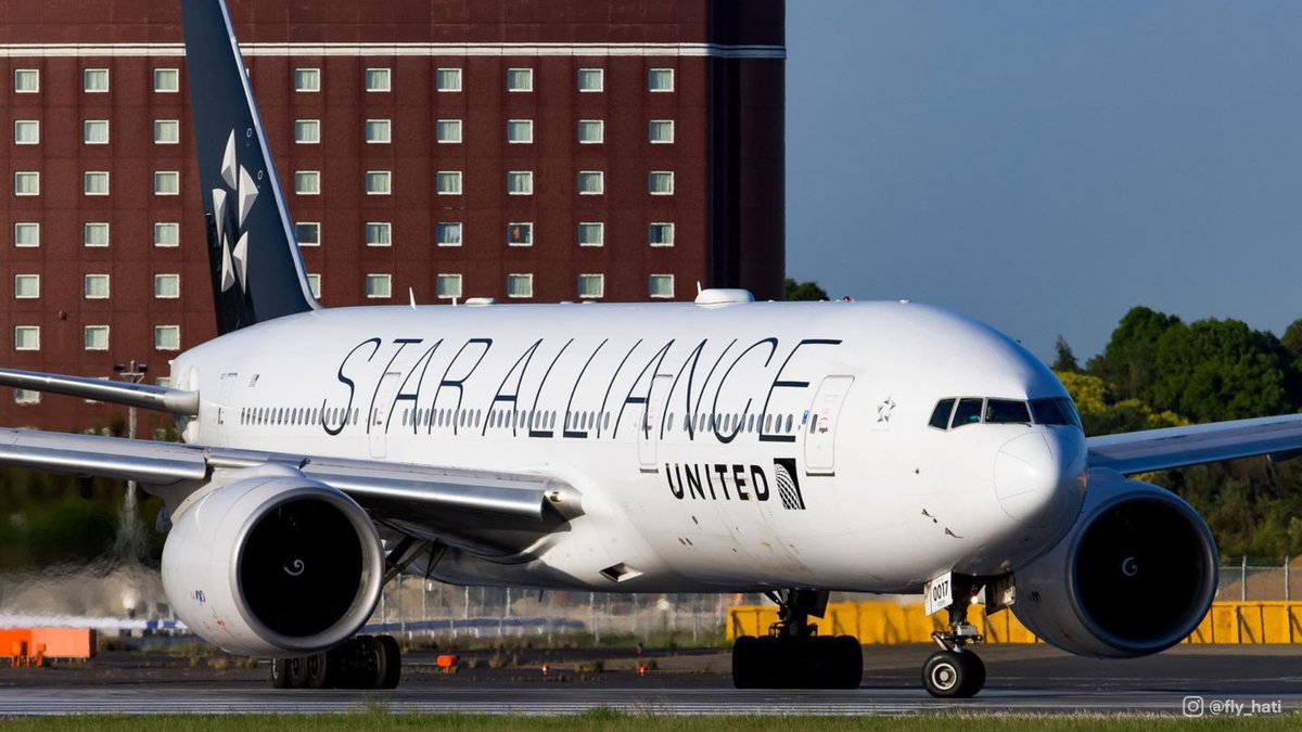 United Airlines tweet media