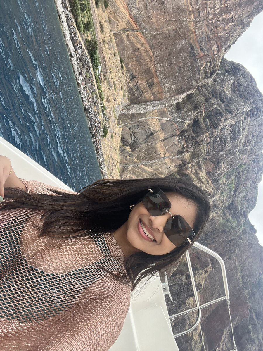 Sadiyah98's tweet photo. Spectacular! 🐬 https://t.co/ddE7v0WNmA