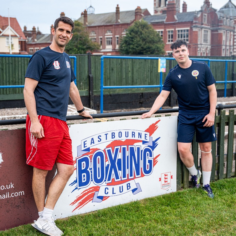 eastbournetfc's tweet photo. 𝑵𝑬𝑾 𝑷𝑨𝑹𝑻𝑵𝑬𝑹𝑺𝑯𝑰𝑷 | @EastbourneBox

We are delighted to announce a new partnership with Eastbourne Boxing Club. 

The deal will see their advertising board displayed at The Saffrons. Adam Haniver also wanted to support our striker @JamesHull33 with player sponsorship.