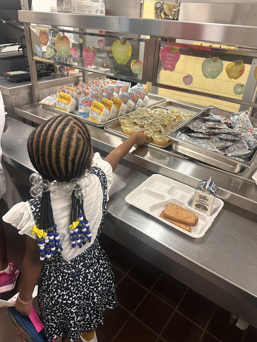 _Viancaaa's tweet photo. First day of kindergarten 🥺 Be great my love 👩‍👧💕🥰 #kindergarteners https://t.co/m8rzmb4eJn