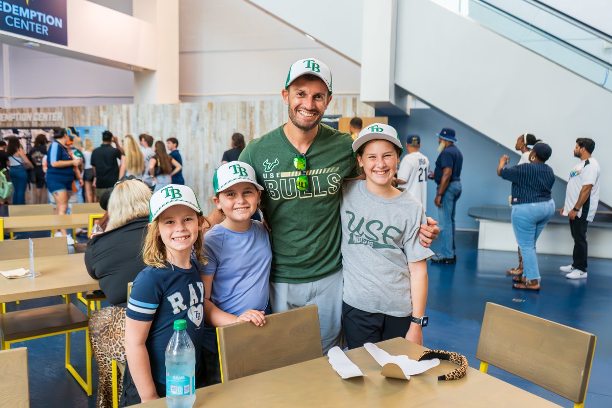 Bulls and baseball! It was incredible to see so many USF hats and smiling faces this past Saturday at USF Day with the <a href="/RaysBaseball/">Tampa Bay Rays</a>. A huge thank you to everyone who came out to make it a memorable day. Go Bulls! #BullStrong 🤘⚾💚