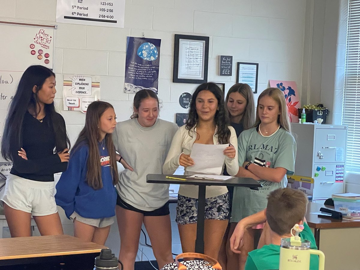 drms_chiefs's tweet photo. 7th grade students in Ms. Robbins' ELA class practiced how to make a claim and defend that claim. Here they are planning and presenting their claims that one fast food restaurant is the best! #ItsGreatToBeAChief #BeTheChange #GoChiefs #CCSDfam #DRMScares #DRMSstem https://t.co/rNiD3991K5