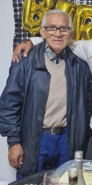 Latina_Noticias's tweet photo. #LatinaTeBusca | ⚠️ Hugo Jesús Aoki Chichizola, 'Kuki' para los amigos, tiene paradero desconocido desde el día 7 de agosto a las 3:00 p.m. y padece de alzheimer. Vestía una casaca de corduroy negro, camisa de franela marrón de a cuadros, con Jean azul gastado y zapatillas negras con rayas blancas, usa lentes bifocales y gorrita. Comunicarse a este número de contacto 987 654 664