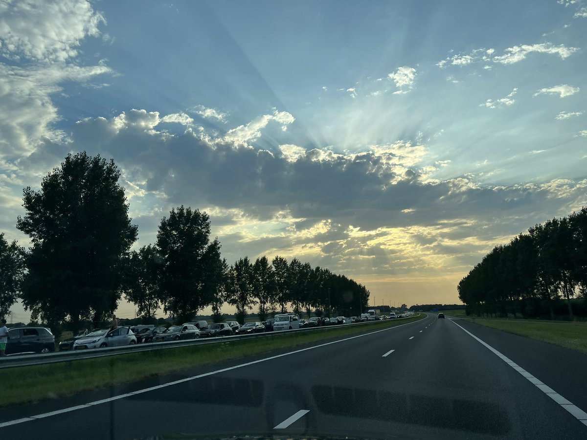 Bij Vlaketunnel ongeluk gebeurd. Ongeveer 5 km file. Richting Bergen op Zoom