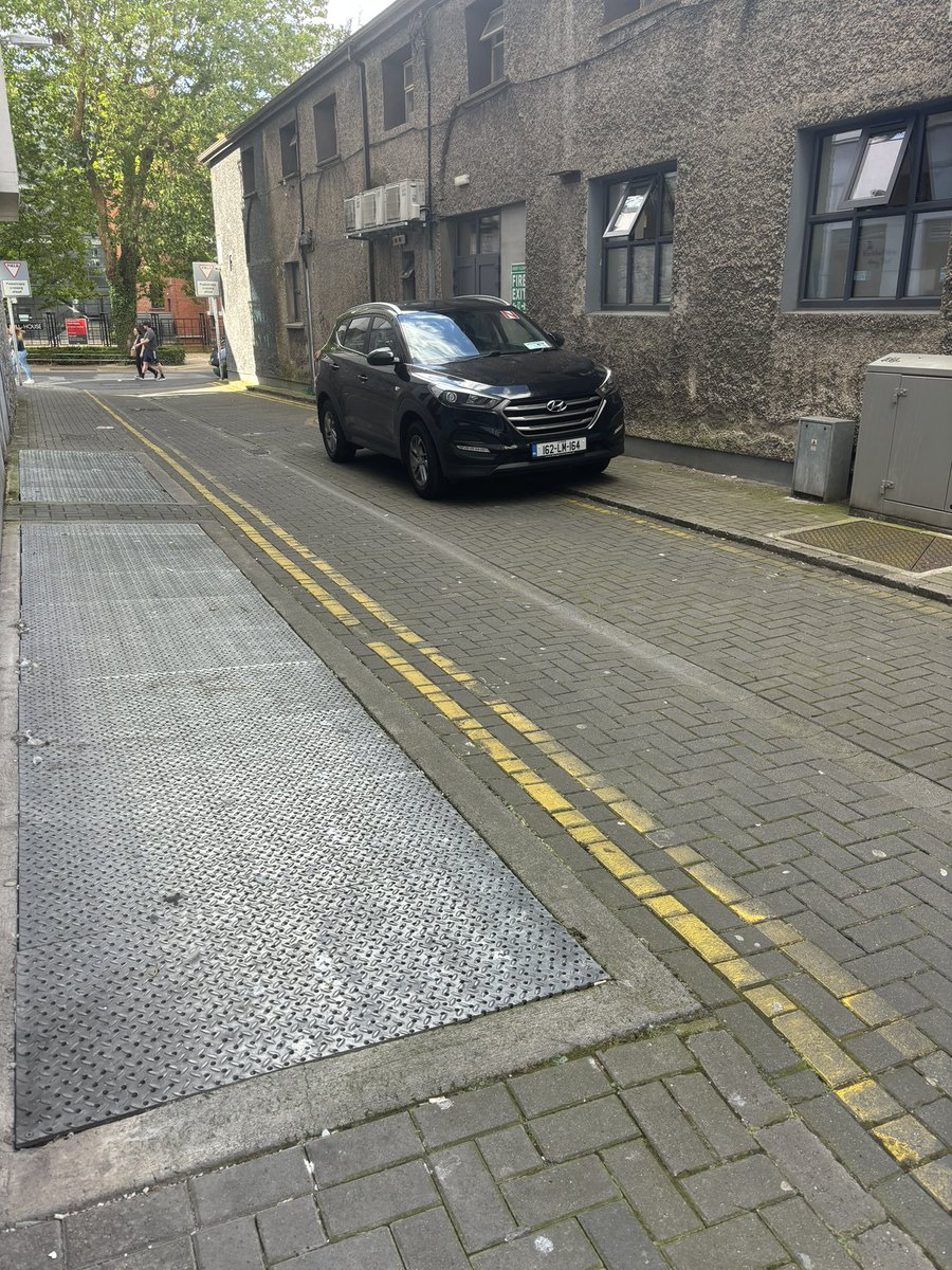 Parked outside Rockhall Vets at 9:30am - still there at 17:45pm. Double yellow. Do what they like. In front of a fire exit too <a href="/LimerickCouncil/">Limerick Council - Comhairle Luimnigh</a> <a href="/GardaTraffic/">An Garda Síochána</a> <a href="/LimerickFire/">Limerick Fire & Rescue</a> #YPLAG #ThinkBeforeYouPark