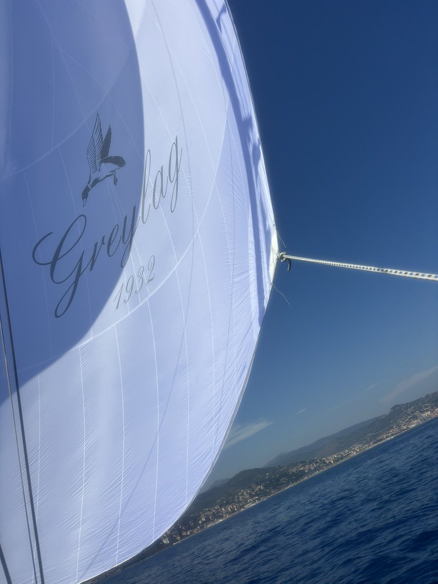 Greylag1932's tweet photo. Gennaker. #greylag1932 #gogreylag #harrisonbutlerboats #smallandproud #gennaker #summer #sea #imperia #greylaggoose https://t.co/NhDqyXLeuF