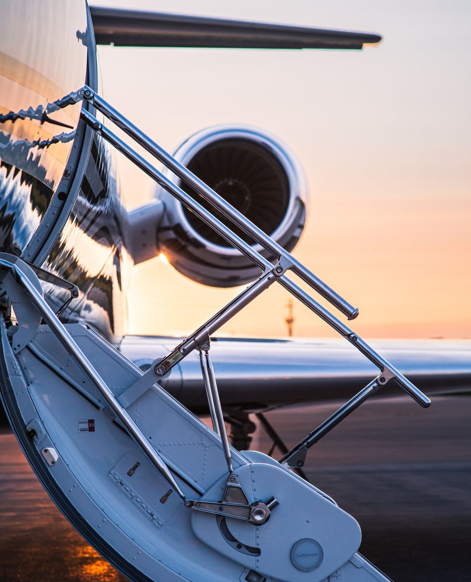 sentientjet's tweet photo. New week, new heights. #SentientJet https://t.co/DX60Uz8bGX