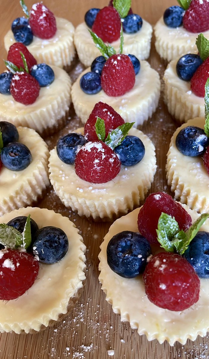Made these mini cheesecakes over the weekend and I think they turned out ok 😍