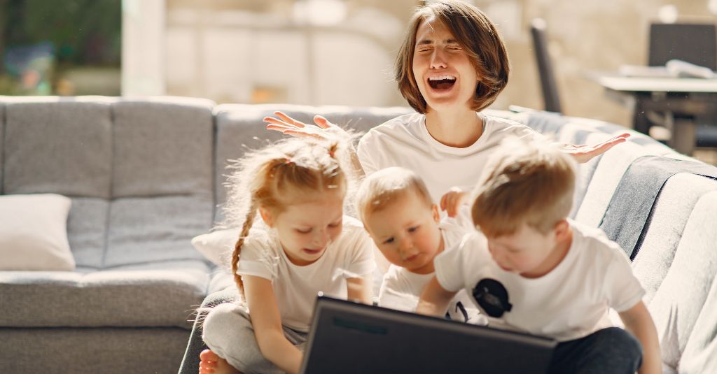 womapodolchuk's tweet image. Children mirror their caregivers. Their sense of safety, feeling calm, self-value/self-esteem and inner peace come from the environment they are experiencing.
bit.ly/3I3CC1s

#StayAtHomeAndStaySafe #COVID19 #WashYourHands #WeWillGetThroughThis