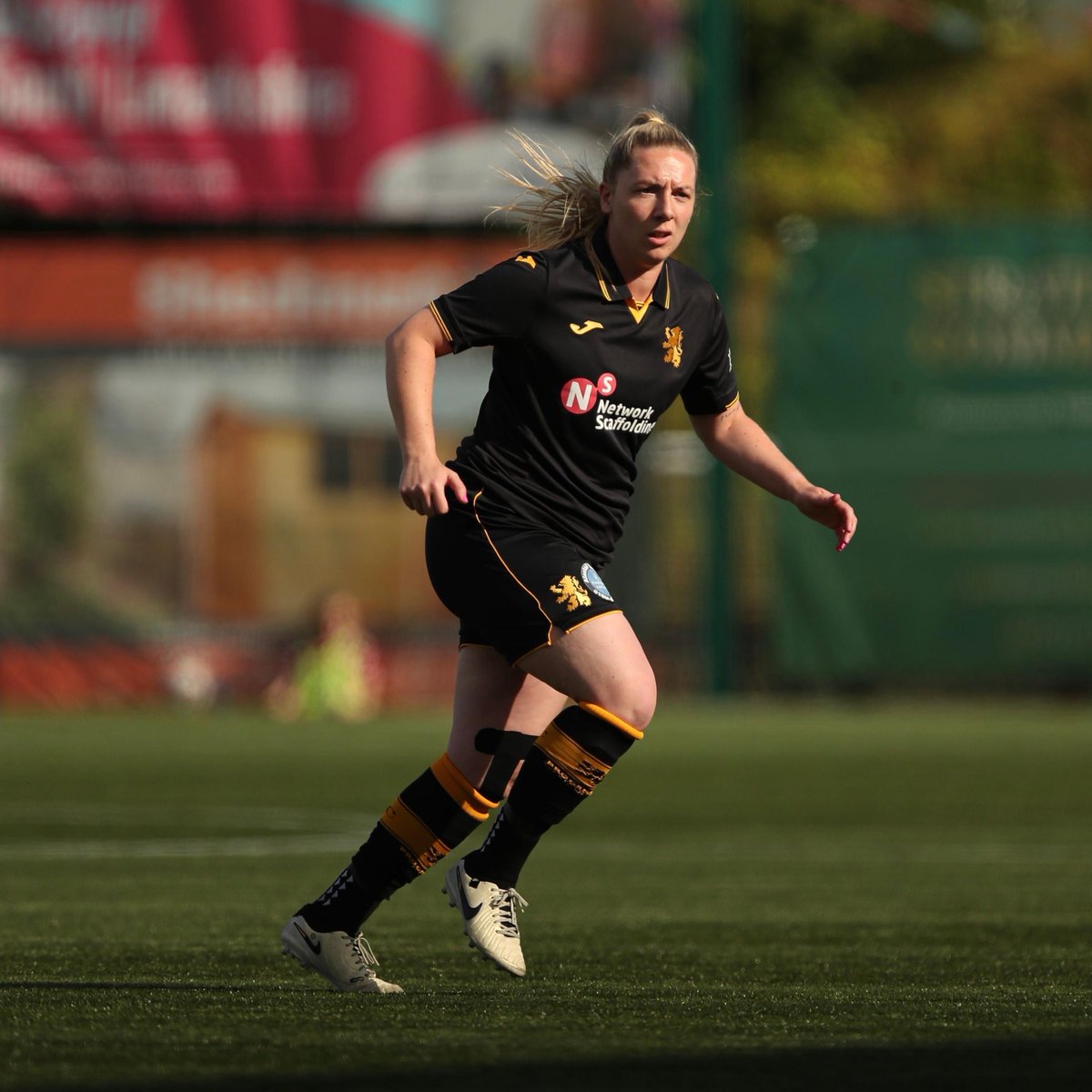 LiviFCOfficial's tweet photo. 880 days after her last appearance in amber and black, Rachel Walkingshaw clocked her first minutes for @livingstonwfc in yesterday’s game at New Douglas Park. 

After a long road back from injury, it’s great to see her return to action - well in, Rach! 💛 https://t.co/8gGZYpkEVM