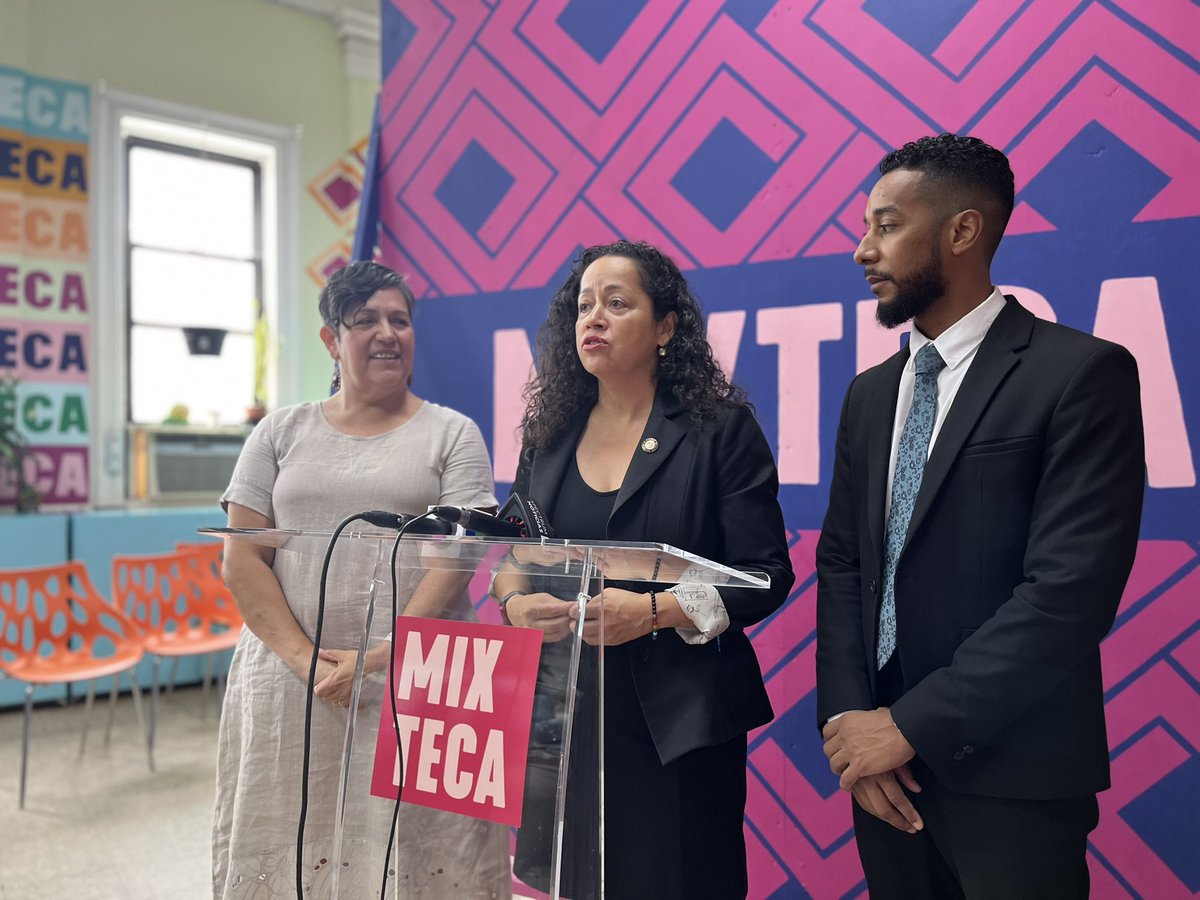 Mixteca Organization (@mixtecaorg) on Twitter photo “La idea es que no nos sacen nunca nunca nunca de Sunset Park.” - Alexa Aviles <a href="/alexaforcouncil/">Alexa Avilés 🌹 愛麗莎</a>
“The idea is that they never take us out of Sunset Park.” - Alexa Aviles, Council member “La idea es que no nos sacen nunca nunca nunca de Sunset Park.” - Alexa Aviles <a href="/alexaforcouncil/">Alexa Avilés 🌹 愛麗莎</a>
“The idea is that they never take us out of Sunset Park.” - Alexa Aviles, Council member