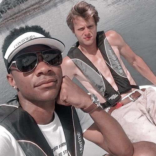 jonathanstitans's tweet photo. happy birthday kid! 🧁🎊 https://t.co/1Cp4VCQq9u
