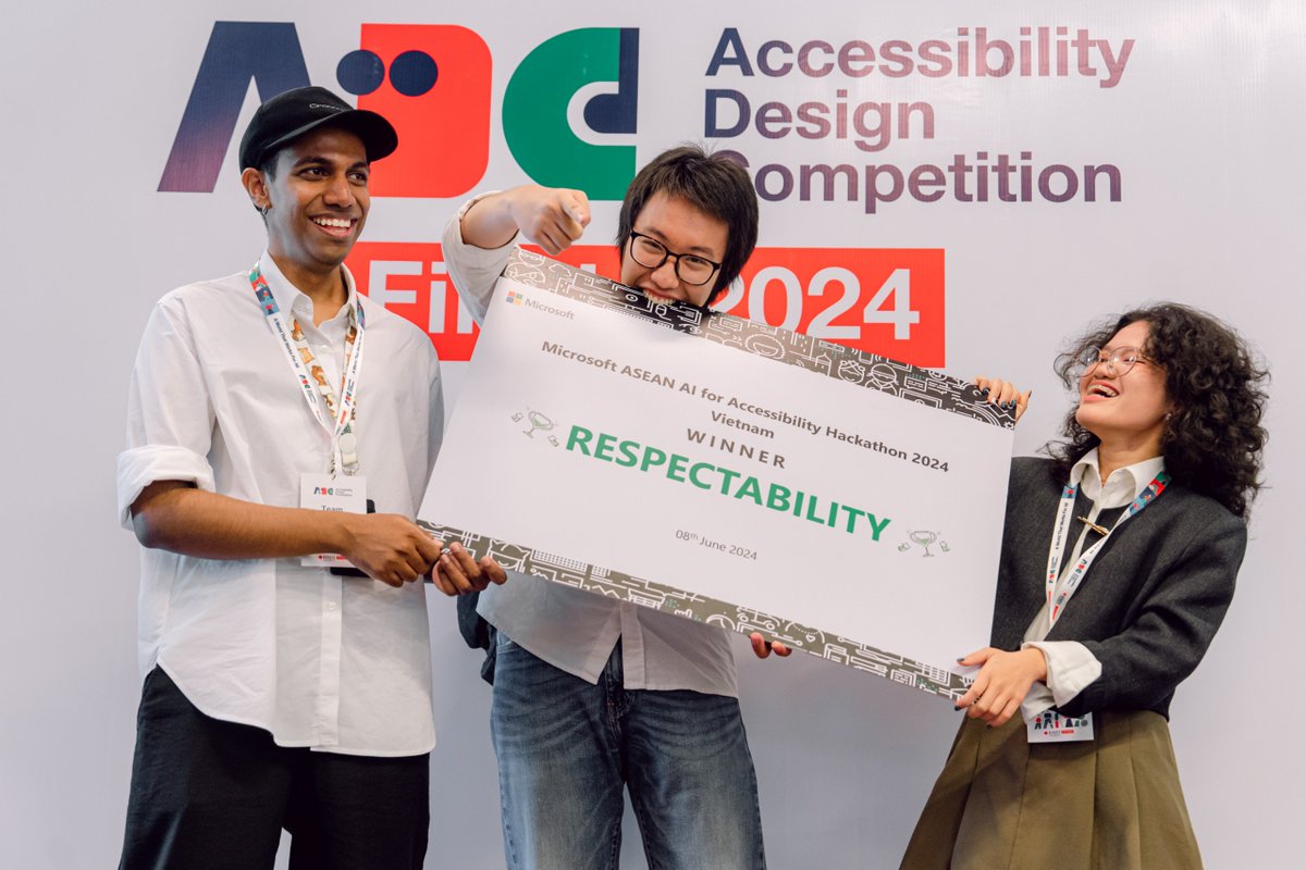 #RCSdailynews RespectAbility won Microsoft's AI for #Accessibility Challenge. Their SightSence Technology uses AI to develop glasses with integrated cameras and a sensor cane for the #blind, converting visual data into tactile information through a Braille display.  #Inclusion