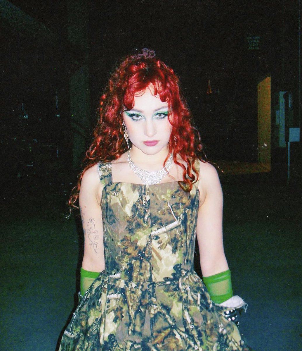 lesbocine's tweet image. ÍCONE! Chappell Roan irá performar no #VMAs 2024.