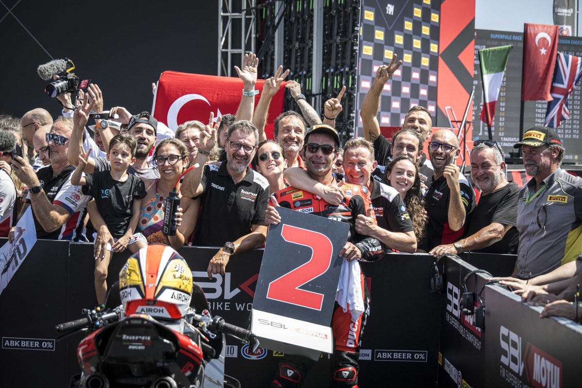 Petrux9's tweet photo. Obrigado Portugal 🇵🇹 
@WorldSBK #superbike https://t.co/f0M2VV9bcj