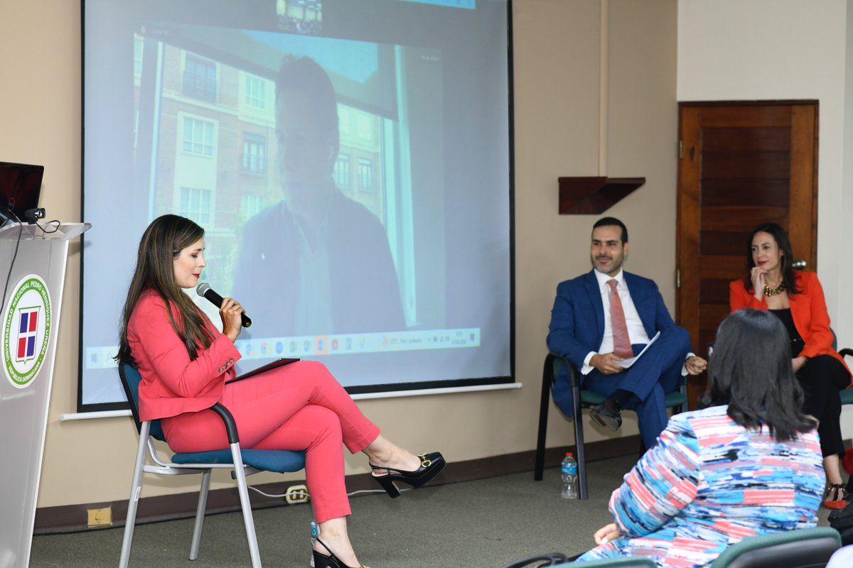 Panel de clausura del Diplomado sobre Gobierno Corporativo y Cultura Empresarial Ética, el cual coordiné para <a href="/finjusrd/">FINJUS</a>, en el cual expertos en estas materias, compartiendo junto a mí sus impresiones en torno a temas de interes en materia de gobernanza empresarial.