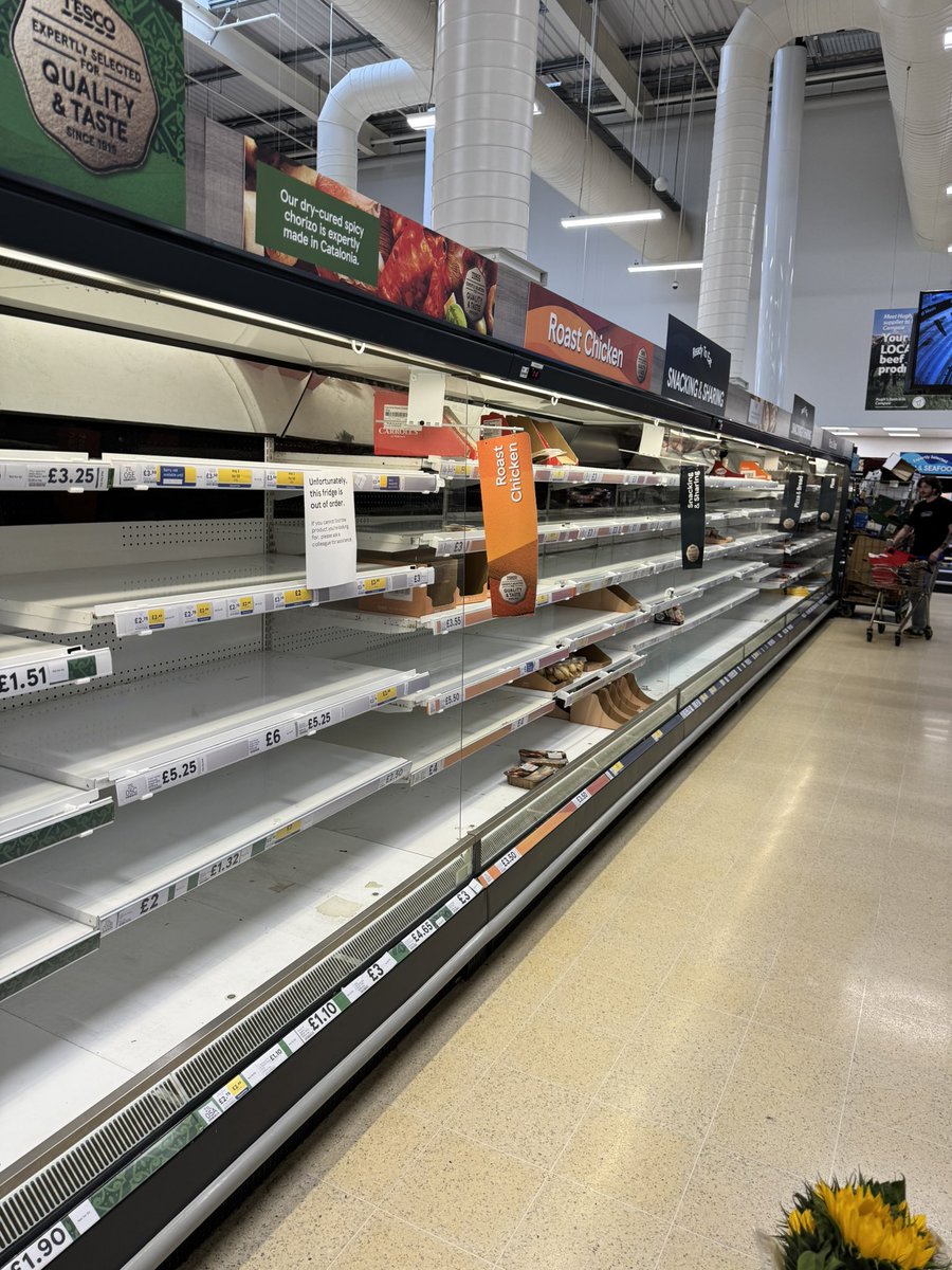 m4tthew30's tweet photo. Don’t bother your arse going to @Tesco -  they’re understaffed 🙄 https://t.co/49WKkwAIxM