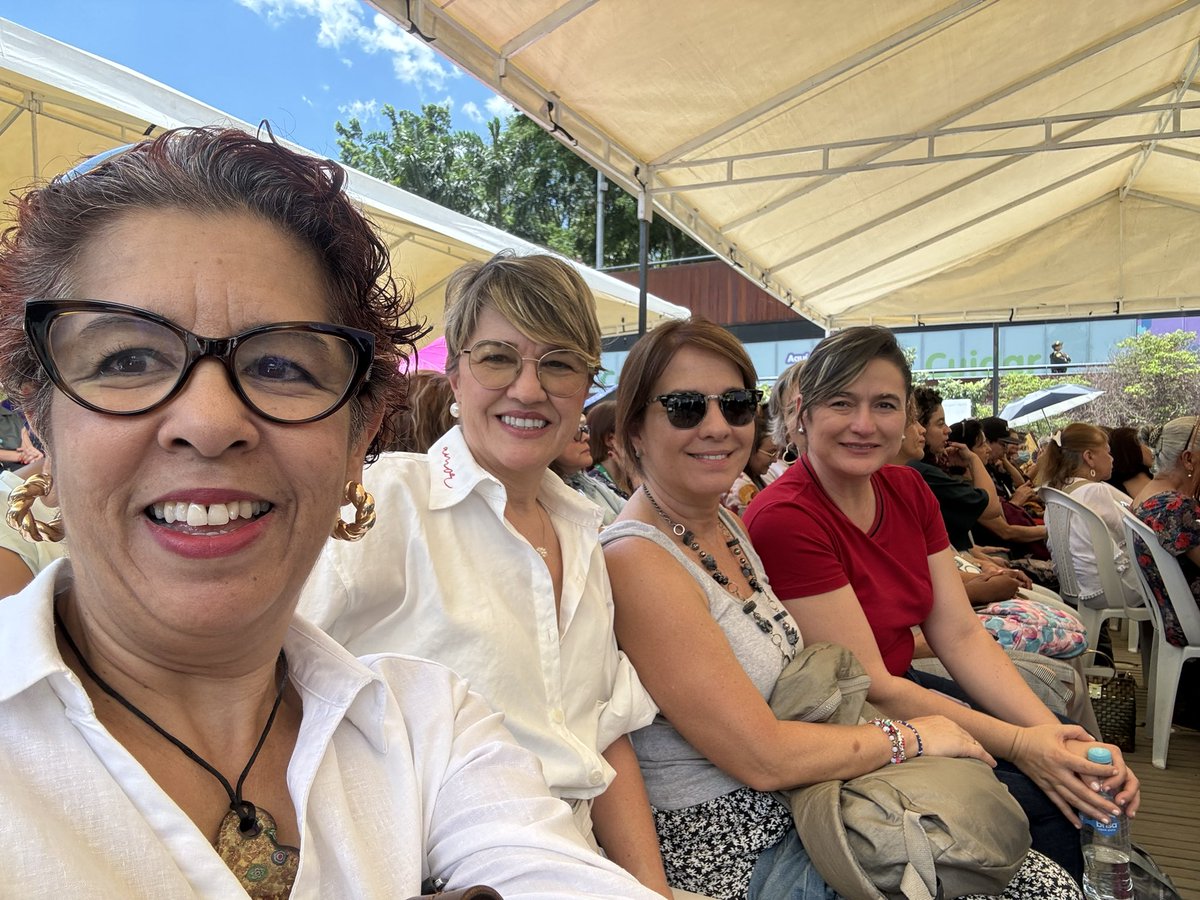 Hace 10 años venimos estudiando el #Cuidado, los #SistemasdeCuidado, cómo Redistribuir, Reconocer y Reducir las tareas de Cuidado, para que las mujeres hagan su proyecto de vida, con libertad; y hemos creado la Mesa de #EconomíaDelCuidado de Antioquia y Medellín, aquí celebrando.